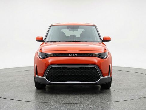 Used 2025 Kia Soul LX w/ LX Technology Package image 2