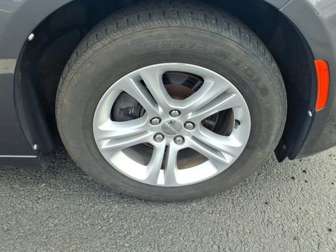 Used 2019 Dodge Charger SXT image 9