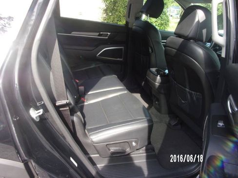Used 2022 Kia Telluride LX AWD/4WD image 10
