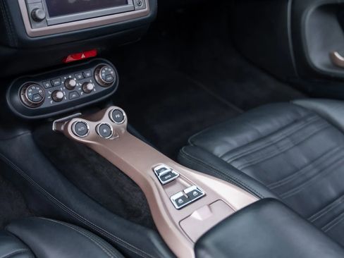 Used 2014 Ferrari California image 25