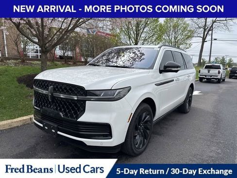 Used 2025 Lincoln Navigator Reserve w/ Jet Appearance Package image 3