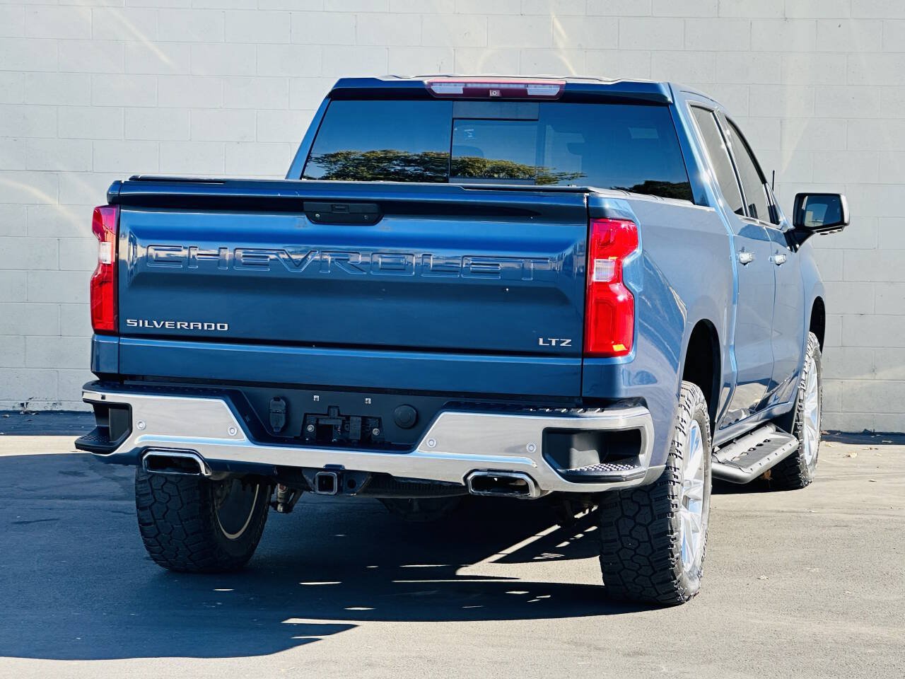 Used 2019 Chevrolet Silverado 1500 LTZ w/ LTZ Premium Package AWD/4WD image 5