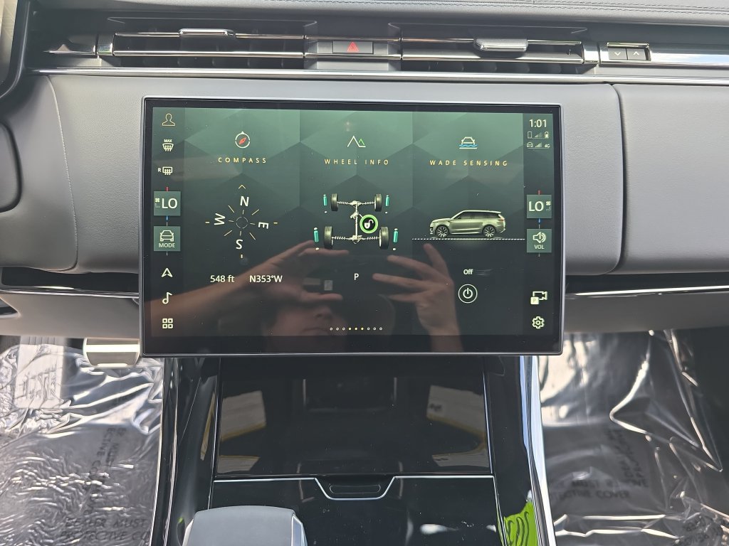 Certified 2026 Land Rover Range Rover Sport Dynamic SE AWD/4WD image 24