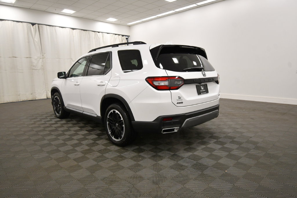 Certified 2026 Honda Pilot Touring image 5