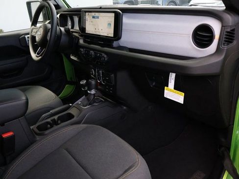 Used 2025 Jeep Gladiator Sport image 12