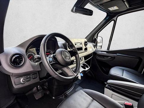 Used 2025 Mercedes-Benz Sprinter 2500 image 10
