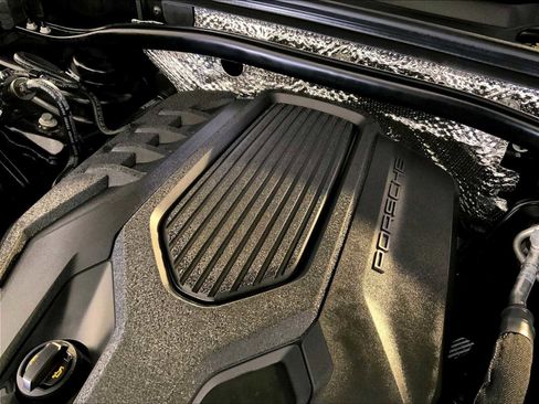 Certified 2025 Porsche Macan image 33