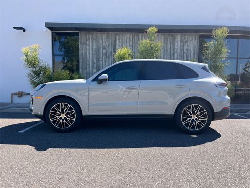 Used 2024 Porsche Cayenne image 17