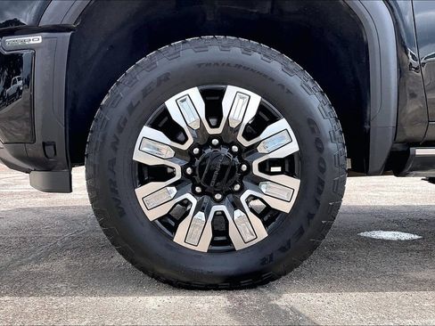 Used 2024 GMC Sierra 2500 Denali w/ Denali Reserve Package AWD/4WD image 35
