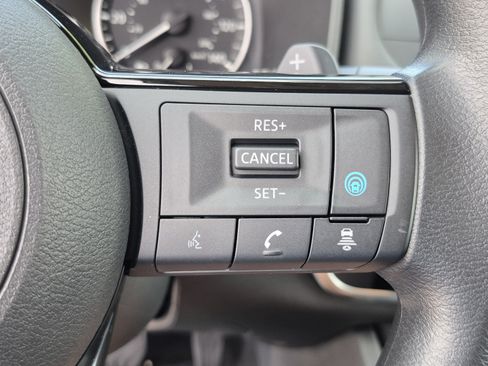 Certified 2023 Nissan Rogue SV FWD image 29