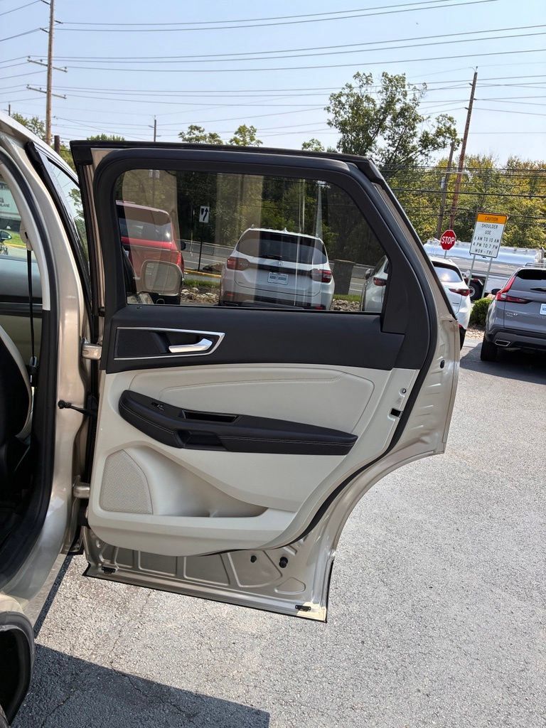 Used 2018 Ford Edge Titanium w/ Equipment Group 302A FWD image 25