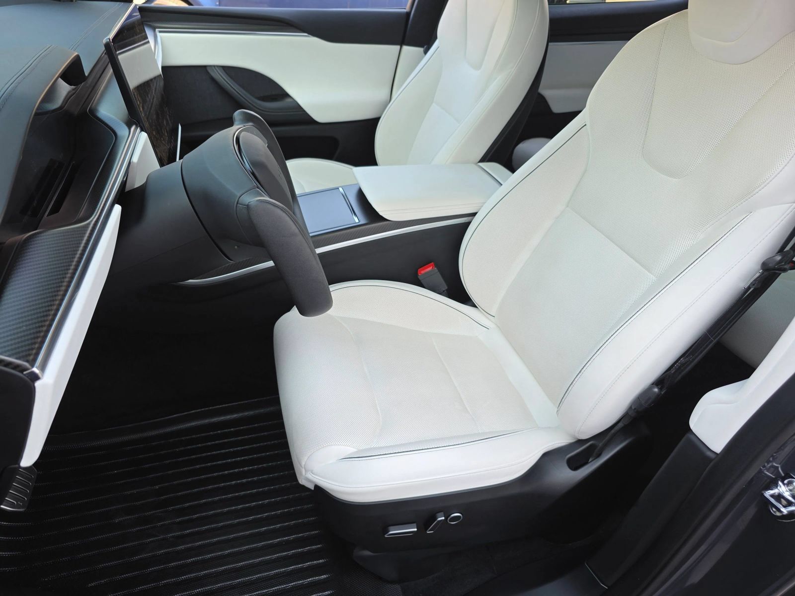 Used 2022 Tesla Model X Plaid AWD/4WD image 16