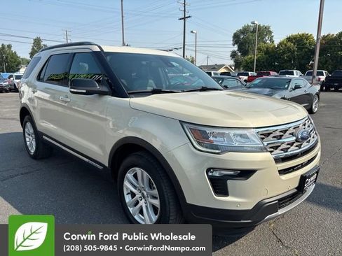 Used 2018 Ford Explorer XLT w/ Equipment Group 202A AWD/4WD image 3