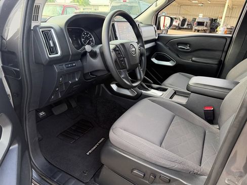 Certified 2025 Nissan Frontier SV w/ Tow Package RWD image 11