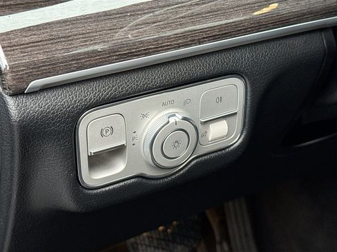 Used 2020 Mercedes-Benz GLS 450 4MATIC w/ Convenience Package image 10