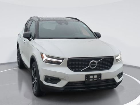 Used 2021 Volvo XC40 T5 R-Design image 1