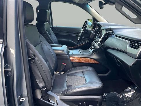 Used 2018 Chevrolet Suburban Premier AWD/4WD image 7