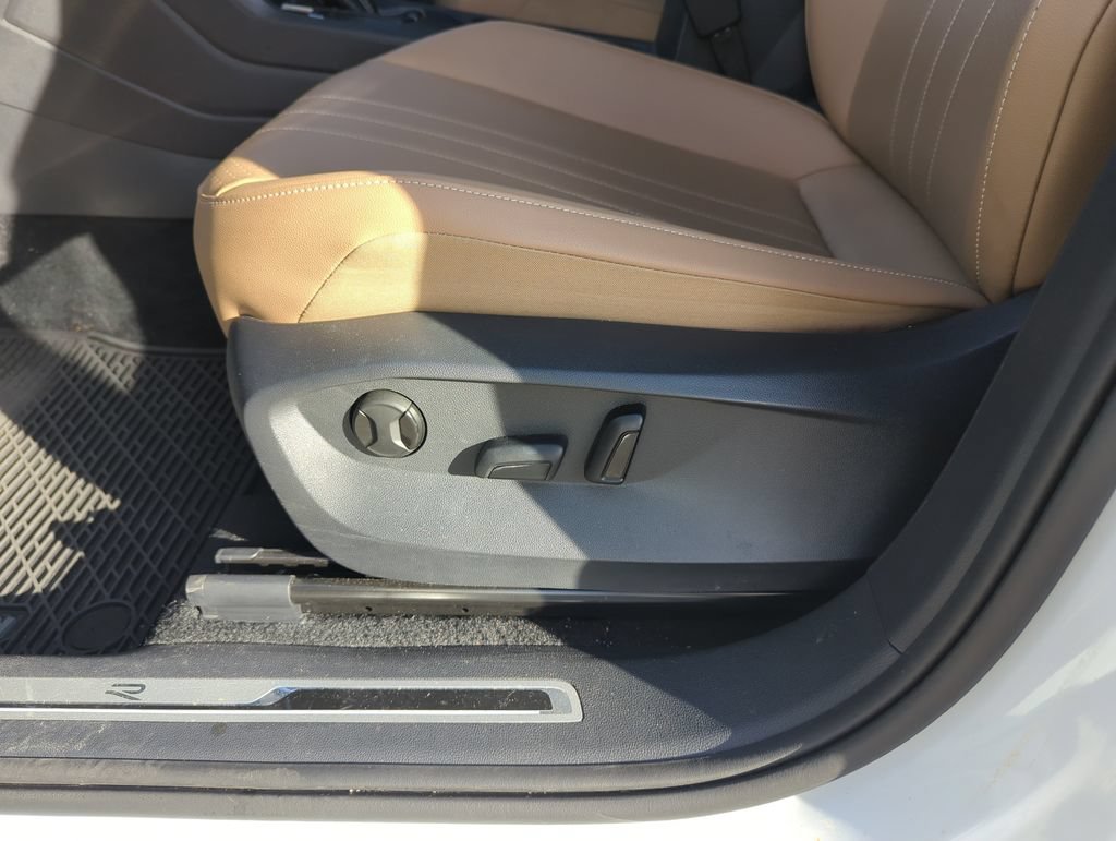Certified 2024 Volkswagen Tiguan SE R-Line FWD image 13