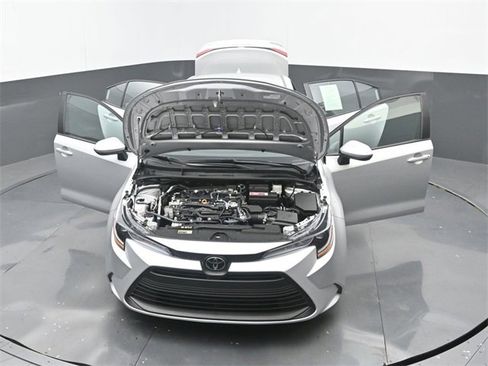 Used 2025 Toyota Corolla LE image 33