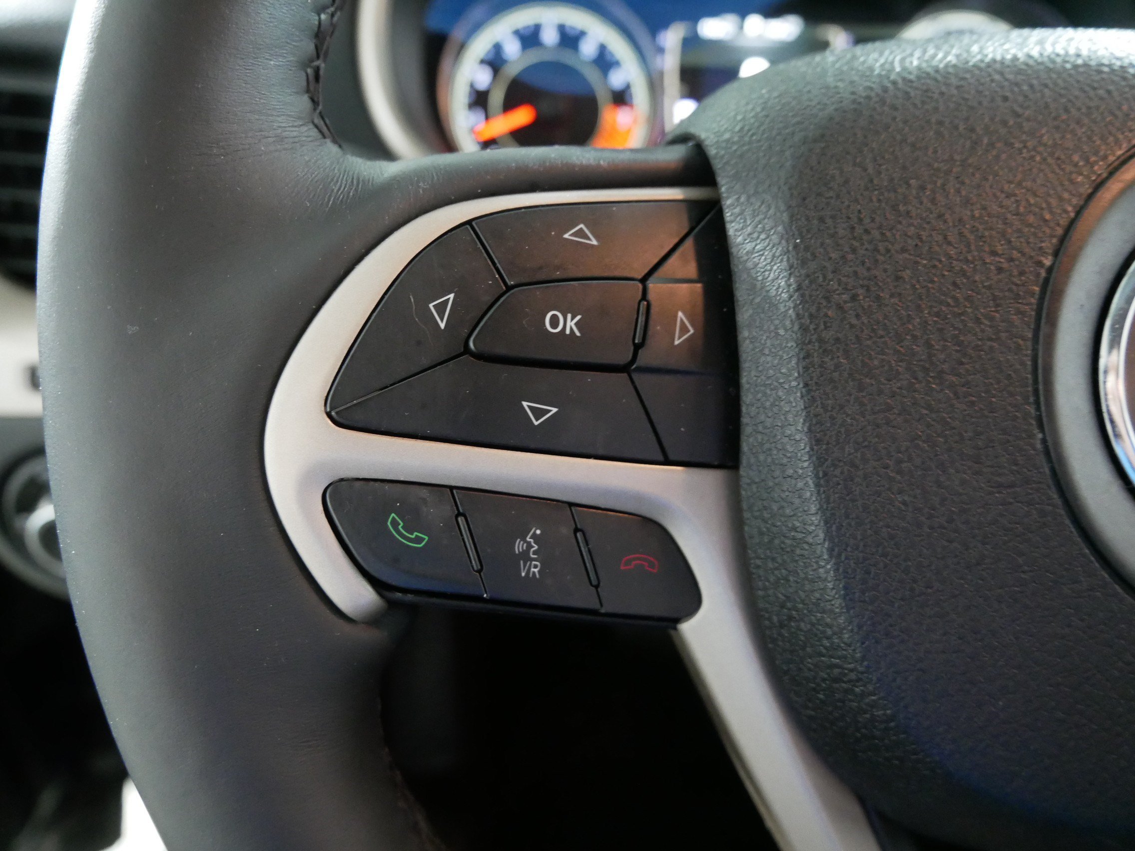 Used 2014 Jeep Cherokee Latitude w/ Cold Weather Group AWD/4WD image 27