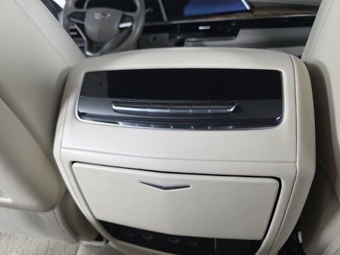 Used 2022 Cadillac Escalade Premium Luxury Platinum AWD/4WD image 39