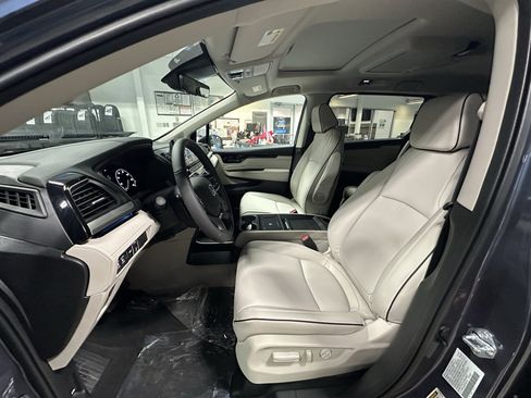 New 2026 Honda Odyssey Touring image 8
