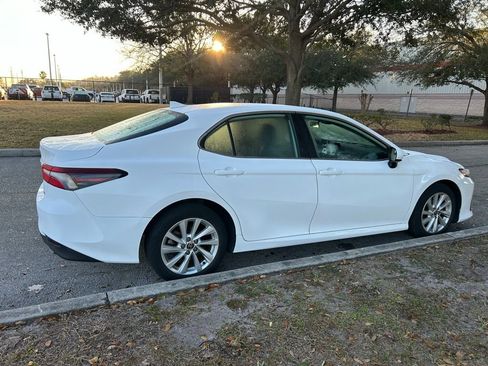 Used 2023 Toyota Camry LE image 5