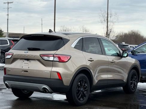 Certified 2020 Ford Escape SE image 40