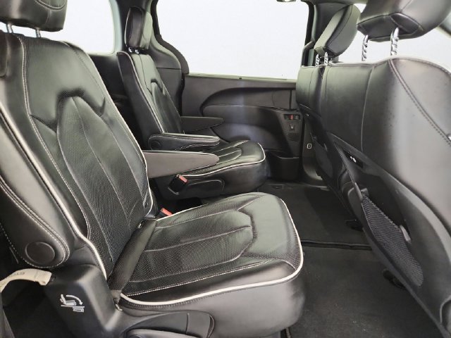 Used 2025 Chrysler Pacifica Limited FWD image 28