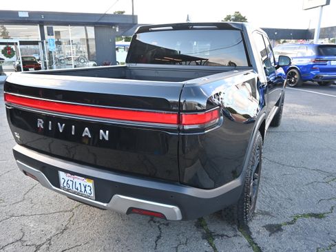 Used 2023 Rivian R1T Adventure image 10