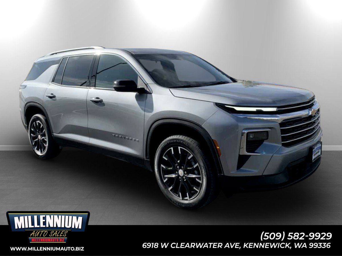 Used 2025 Chevrolet Traverse LT w/ Sun and Wheel Package AWD/4WD image 1