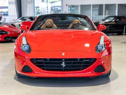 Used 2015 Ferrari California T RWD image 9