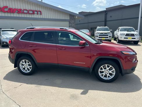 Used 2014 Jeep Cherokee Latitude w/ Cold Weather Group AWD/4WD image 2