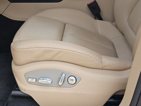 Certified 2026 Porsche Macan AWD/4WD image 23
