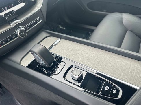 Certified 2025 Volvo XC60 B5 Plus image 23