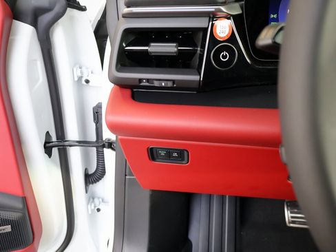 New 2025 Porsche Macan 4S Electric image 32