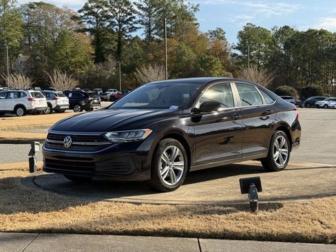 Used 2024 Volkswagen Jetta SE image 3