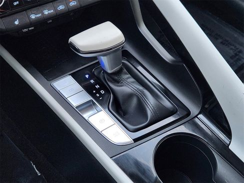 Used 2021 Hyundai Elantra Limited image 21