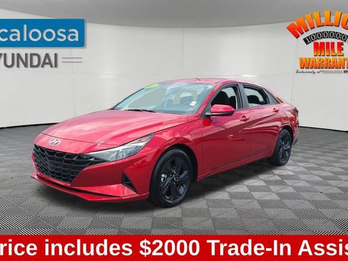 Used 2023 Hyundai Elantra SEL FWD image 3