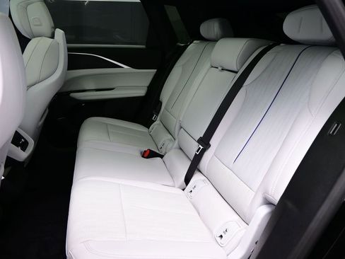 Used 2025 Cadillac Lyriq Sport AWD/4WD image 25