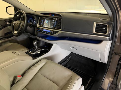 Used 2018 Toyota Highlander Limited Platinum AWD/4WD image 35