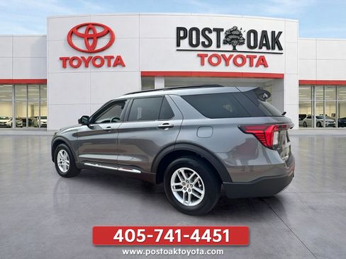 Used 2025 Ford Explorer Active w/ Active Comfort Package RWD image 3