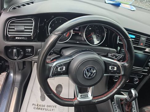 Used 2020 Volkswagen Golf 4-Door FWD image 15