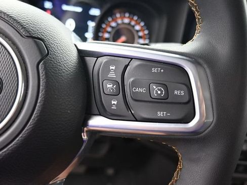 Used 2025 Jeep Wrangler Unlimited Sahara AWD/4WD image 27