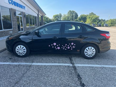 Used 2013 Ford Focus S FWD image 2