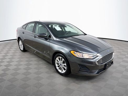 Used 2020 Ford Fusion SE FWD image 1