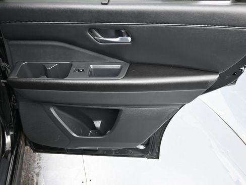 Used 2022 Nissan Pathfinder SL image 16