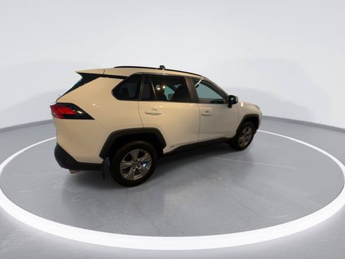 Used 2022 Toyota RAV4 XLE w/ Convenience Package AWD/4WD image 8