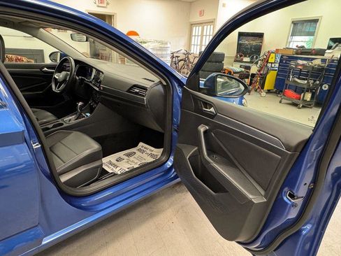 Used 2024 Volkswagen Jetta SE FWD image 16