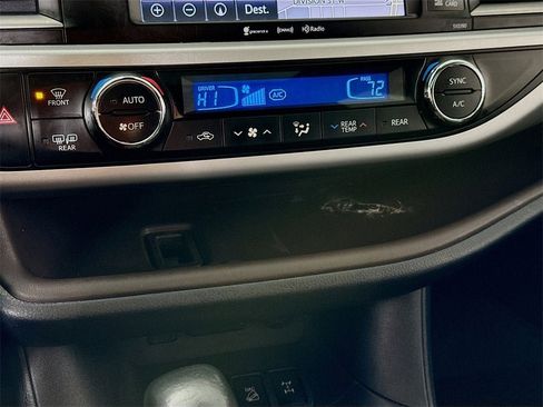Used 2019 Toyota Highlander XLE image 10